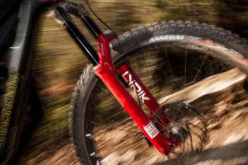 Zdjęcie do artykułu: Video Test: RockShox Lyrik Ultimate + Super Deluxe Ultimate (2026/2027)