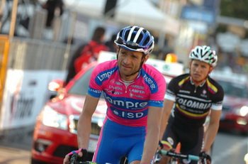 Michele Scarponi (Lampre ISD) leżał w jednej z kraks, ale nie odniósł poważnych obrażeń