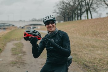 Zdjęcie do artykułu: Video Test: Uvex I-Volute MIPS – wszechstronny kask rowerowy | Szosa, Gravel, MTB XC