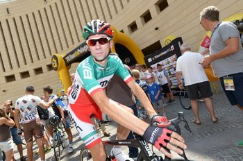 Mistrz Włoch, Ivan Santaromita (BMC Racing), przed startem etapu