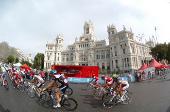 Peleton na ulicach Madrytu