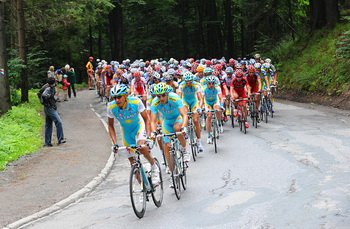 Peleton prowadziła ekipa lidera - Astana