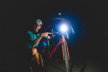 Zdjęcie do artykułu: Video: Jak poprawnie ustawić oświetlenie w rowerze?